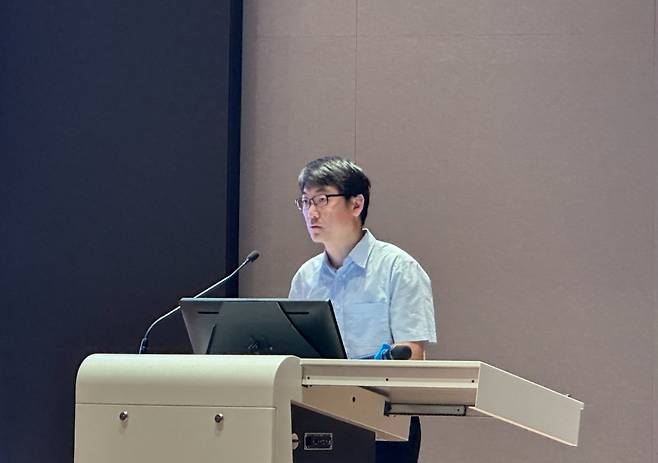 김마루 환경부 기후경제과장이 21일 서울 여의도 한국거래소 컨퍼런스홀에서 '배출권거래제 어떻게 준비할 것인가'를 주제로 열린 세미나에서 주제발표를 하고 있다. /사진=김창현 기자