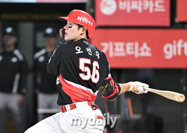 20일 오후 경기도 수원시 조원동 수원kt위즈파크에서 진행된 '2025 프로야구 KBO리그' kt위즈와 KIA타이거즈의 경기. 기아 오선우가 6회초 2루타를 터뜨리고 있다./마이데일리