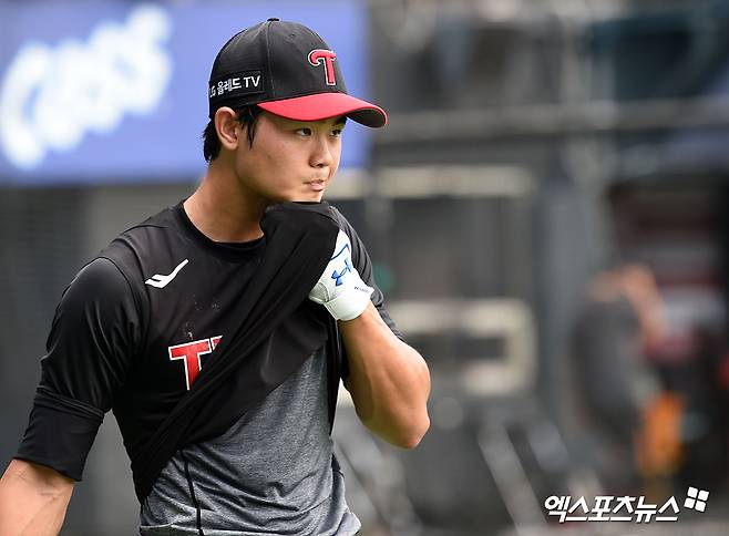 LG 내야수 이영빈은 21일 사직구장에서 열린 '2025 신한 SOL Bank KBO 리그' 롯데와 주중 3연전 두 번째 경기에서 9번타자 2루수로 선발 출전했다. 이날 2개 홈런을 터트려 공격에 활력을 불어넣었다. 엑스포츠뉴스 DB