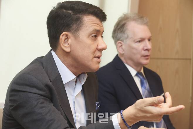 찰스 스테이시(Charles Stacey) 세레신(Cerecin) 대표와 새뮤얼 헨더슨(Samuel Henderson) 최고과학책임자(CSO)가 9일 이데일리와 인터뷰를 진행하고 있다.(사진=이데일리 이영훈 기자)