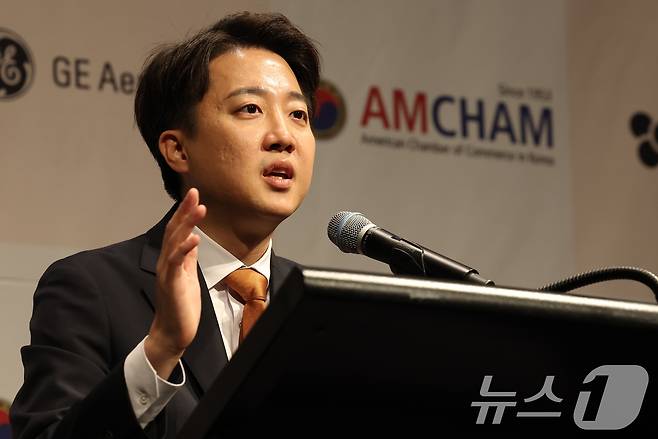 이준석 개혁신당 대통령 후보가 22일 오후 서울 용산구 그랜드하얏트서울호텔에서 열린 주한미국상공회의소(AMCHAM·암참) 간담회에서 인사말을 하고 있다.2025.5.22/뉴스1 ⓒ News1 오대일 기자