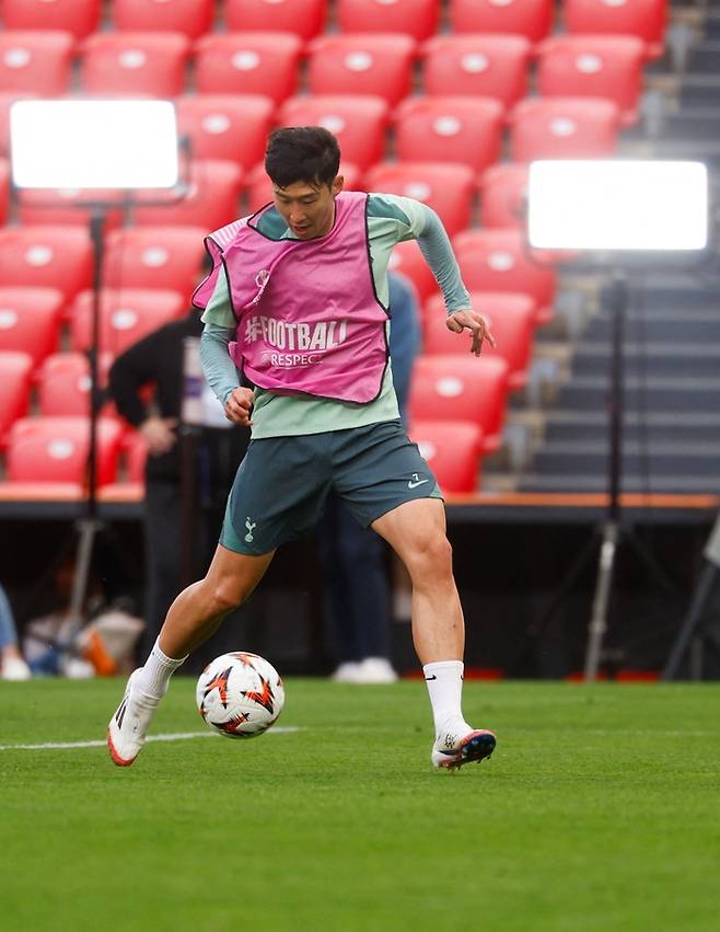 유로파리그 결승전에서 교체 명단에 포함된 토트넘 손흥민. 사진 | AFP연합뉴스