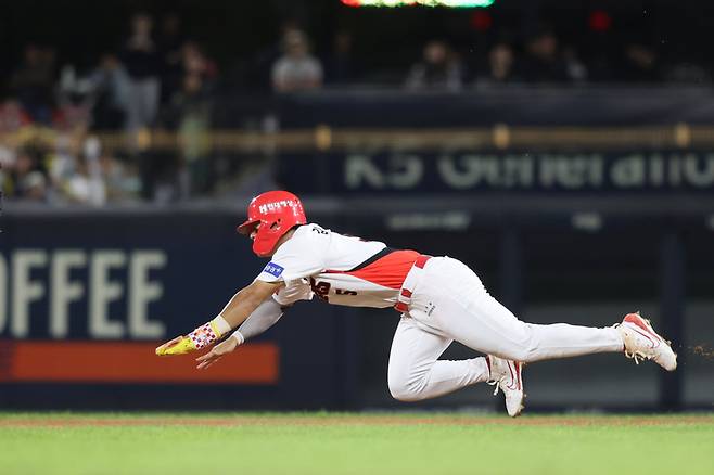 KIA 김도영이 2루 도루를 시도하고 있다. 사진 | KIA 타이거즈