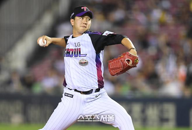 LG 투수 유영찬이 6일 잠실구장에서 열린 2024 KBO리그 한화와 경기 9회 역투하고 있다. 잠실 | 최승섭기자 thunder@sportsseoul.com
