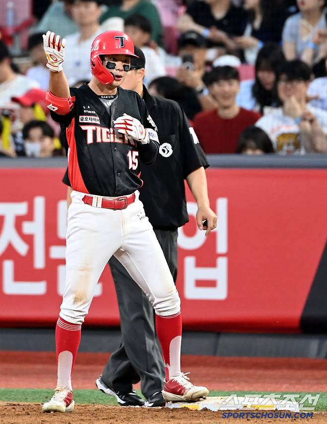 22일 수원KT위즈파크에서 열린 KIA와 KT의 경기, 4회초 KIA 박정우가 안타를 치고 기뻐하고 있다. 수원=허상욱 기자wook@sportschosun.com/2025.05.22/