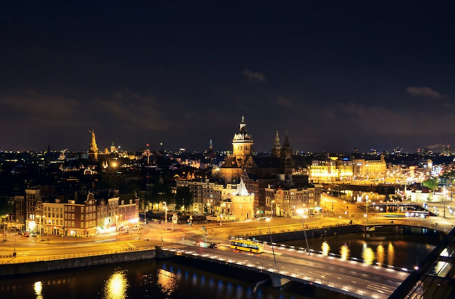 네덜란드 암스테르담 야경 자료사진으로 기사 내용과 무관. 펙셀스