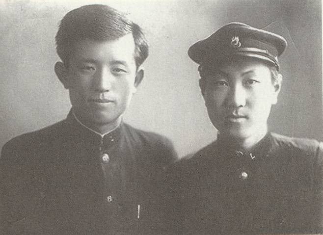 윤동주와 정병욱.