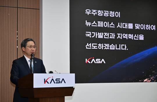 윤영빈 우주항공청장이 21일 경남 사천 우주항공청에서 개청 1주년 성과와 향후 계획에 대해 발표하고 있다. 우주청 제공