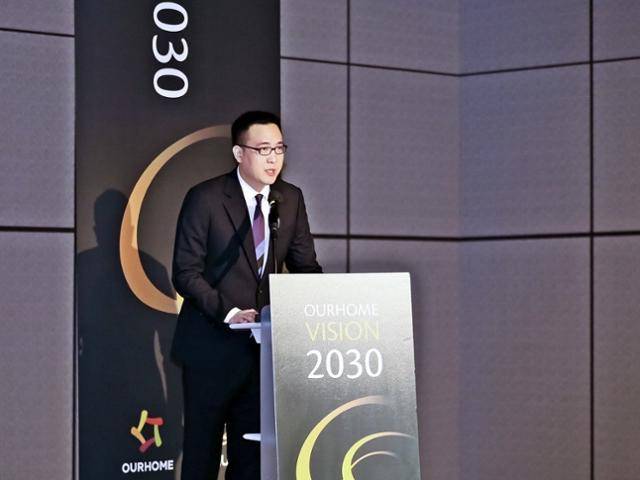 김동선 한화호텔앤드리조트 미래비전총괄 부사장이 20일 서울 강서구 본사에서 열린 ‘아워홈 비전 2030’ 행사에서 한화그룹의 아워홈 인수 배경과 청사진을 설명하고 있다. 그는 아워홈에서도 미래비전총괄 부사장을 맡는다. 아워홈 제공