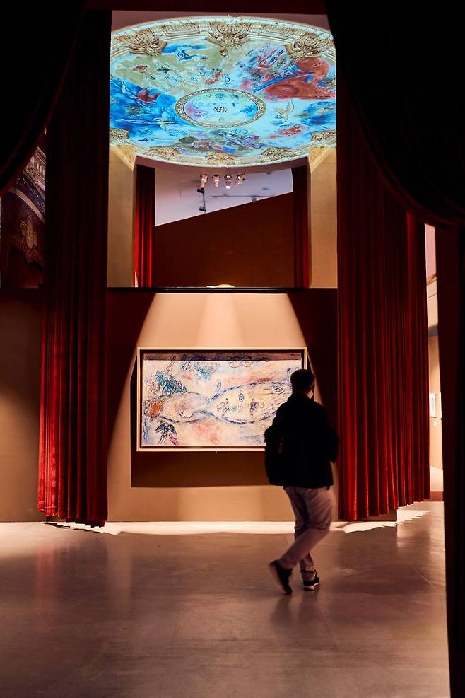 미디어아트로 구성한 몰입형 공간, 파리 오페라극장의 천장화. 사진=예술의전당 제공. *재판매 및 DB 금지