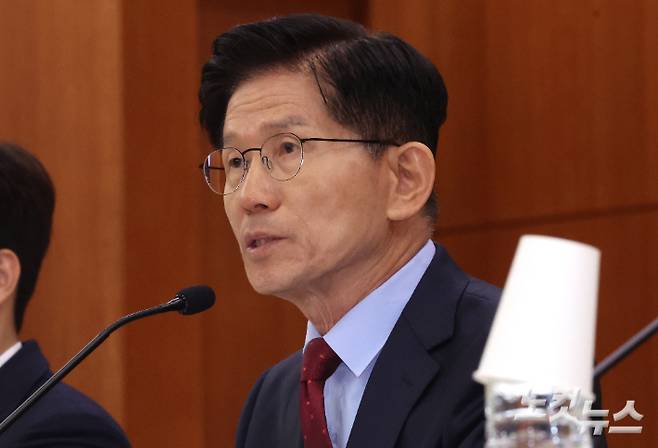 김문수 국민의힘 대선 후보가 22일 오전 서울 여의도 한국거래소에서 열린 중앙선거대책위원회 현장 회의에 참석해 발언하고 있다. 황진환 기자