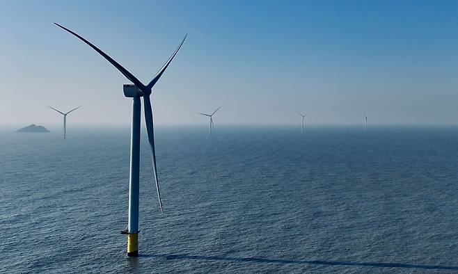 전남해상풍력 1단지의 풍력발전기 모습.