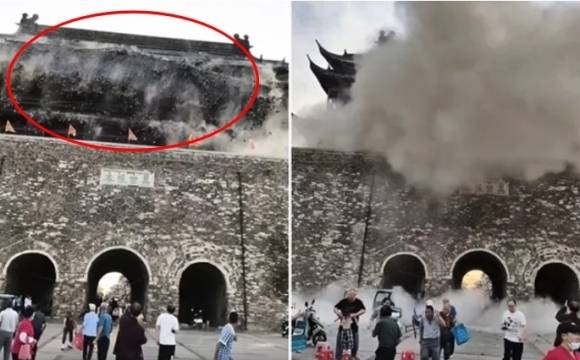 19일 오전 6시 30분경, 안후이성 츠저우시(市)에 있는 ‘명중도 고루’의 기와가 무너지는 순간. 웨이보 영상 캡처