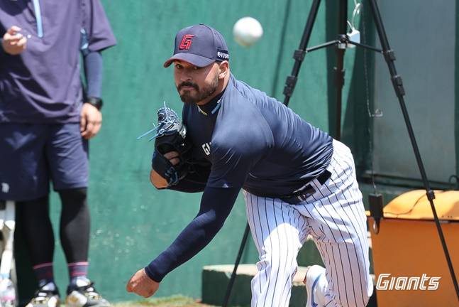 롯데 알렉 감보아가 투구를 하고 있다. /사진=롯데 자이언츠 제공