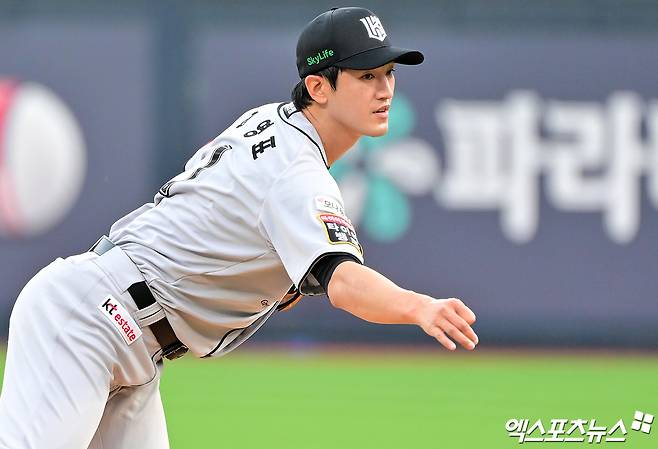 KT 위즈 토종 에이스 고영표가 지난 21일 수원 KT 위즈전에서 7이닝 1실점 호투로 시즌 3승을 수확했다. 사진 김한준 기자