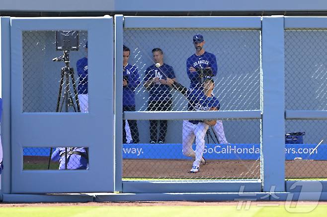 불펜 피칭 중인 오타니. ⓒ 로이터=뉴스1