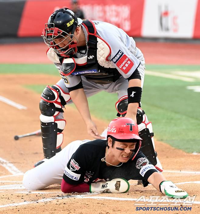 고통스런 표정의 박찬호