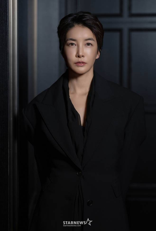 영화 '괜찮아 괜찮아 괜찮아'의 배우 진서연이 20일 진행된 인터뷰를 위해 포즈를 취하고 있다. /사진제공=바이포엠스튜디오 2025.02.20 /사진=이동훈 photoguy@