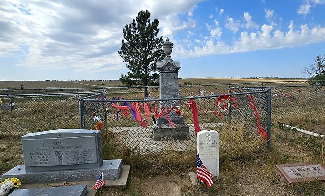 운디드니 학살 추모비 / 손호철 제공