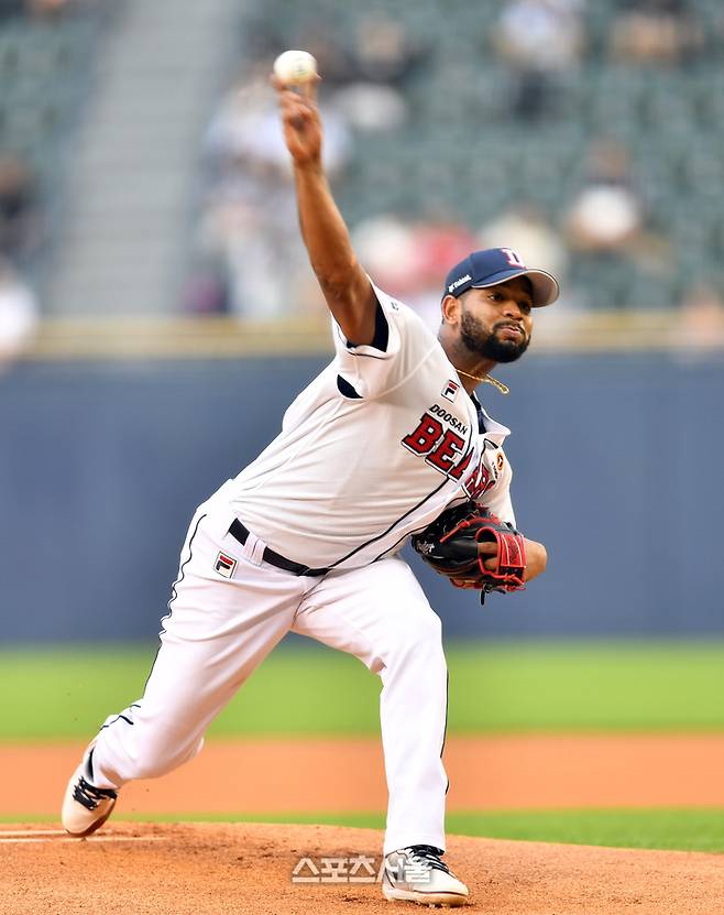 2024시즌 두산 시절 알칸타라. 사진 | 스포츠서울 DB