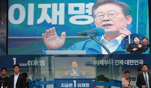 더불어민주당 이재명 대선 후보가 22일 경남 양산워터파크공원에서 열린 집중유세에서 시민들에게 지지를 호소하고 있다. 연합뉴스