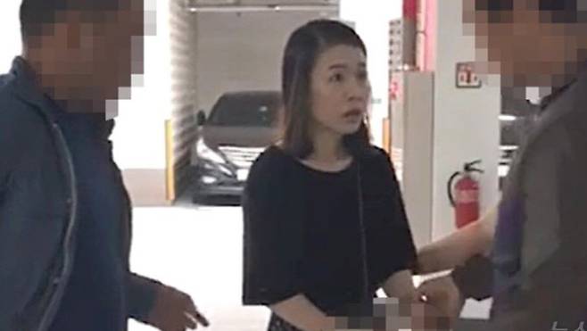 2019년 6월 1일 충북 청주의 한 아파트 지하 주차장에서 경찰에 긴급체포 될 당시 “내가 왜”라는 표정을 짓고 있는 고유정 (사진=경찰 제공)