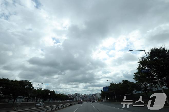 구름낀 광주 하늘. .2024.7.22/뉴스1 ⓒ News1 김태성 기자