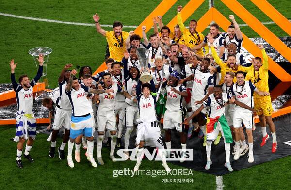 토트넘 홋스퍼의 2024/25시즌 유럽축구연맹(UEFA) 유로파리그(UEL) 우승 세리머니. 사진┃게티이미지코리아.