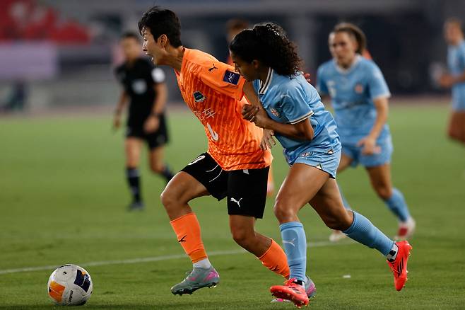 김혜리(왼쪽). <저작권자(c) 연합뉴스, 무단 전재-재배포, AI 학습 및 활용 금지>