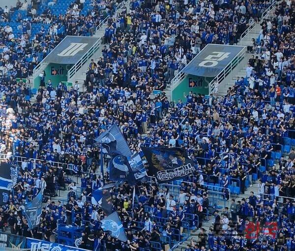 환호하는 인천 팬들. ⓒ스포츠한국 김성수 기자