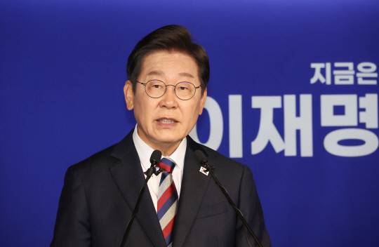 더불어민주당 이재명 대선 후보가 25일 서울 여의도 당사에서 열린 기자회견에서 발언하고 있다. 연합뉴스