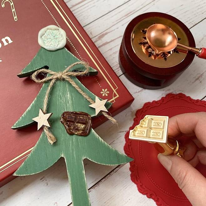 실링왁스 취미에 푹 빠진 윤서영씨가 만든 여러 가지 실링왁스 작품들. 장선희 제공