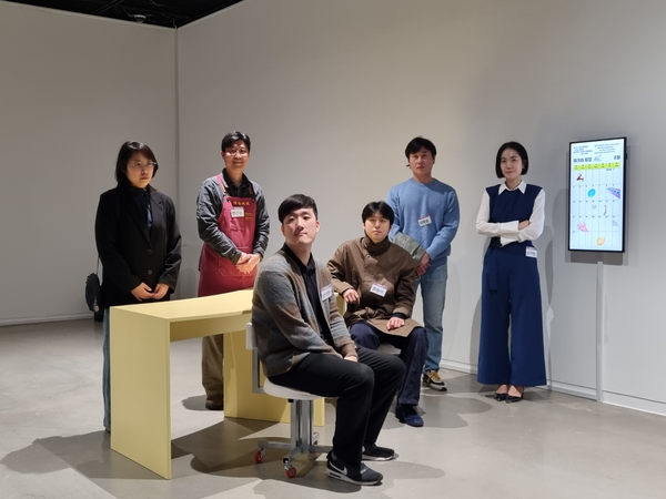 수원시립미술관 개관 10주년 특별전 참여 작가들. 2025.5.26 /이시은기자 see@kyeongin.com