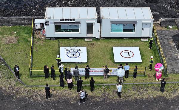 22일 비양도 드론 배송 서비스 현장을 방문한 외신기자단. ⓒ헤드라인제주