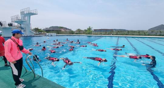 충남도가 26일부터 도내 중고생을 대상으로 '2025 충남 청소년 해양안전교육'을 시작했다. 충남도 제공