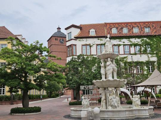 화웨이 둥관 시춘 캠퍼스 모습. 야근을 하는 직원들이 야식을 먹는다는 공간. 김나인 기자