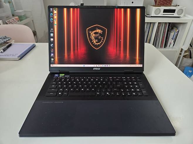 인텔 코어 울트라9 285HX, 엔비디아 지포스 RTX 5090이 탑재된 MSI 노트북 'MSI 타이탄 18 HX AI'. 사진=구자윤 기자