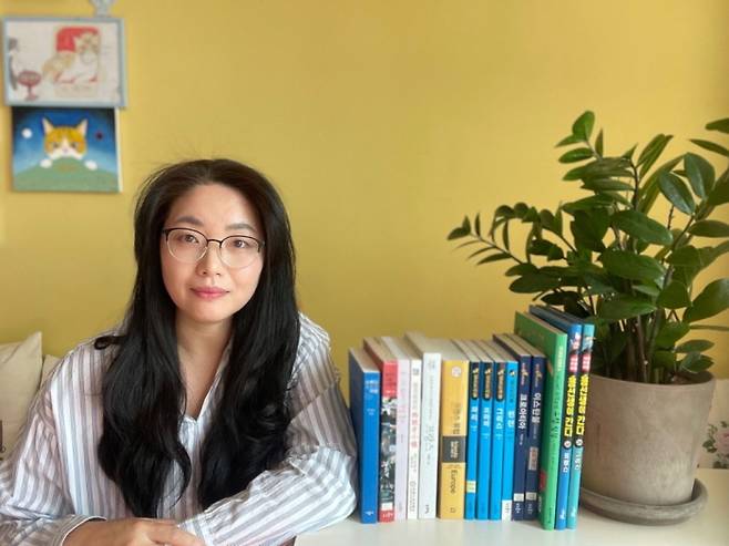 강북청소년문화정보도서관 문학상주작가에 선정된 박정은 여행작가. 강북구 제공