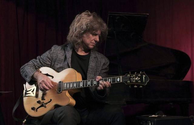 재즈 기타리스트 팻 메시니. 프라이빗 커브 제공