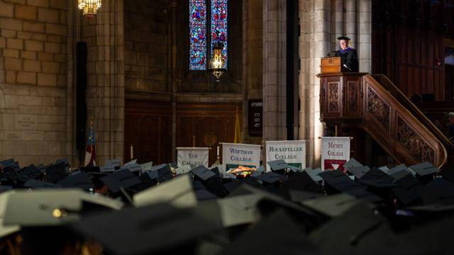 25일 미국 뉴저지주 프린스턴대 졸업식에서 축사를 하고 있는 제롬 파월 미 연방준비제도(Fed·연준) 의장. 파월 의장은 이 대학의 1975년 졸업생이다. 프린스턴대 제공