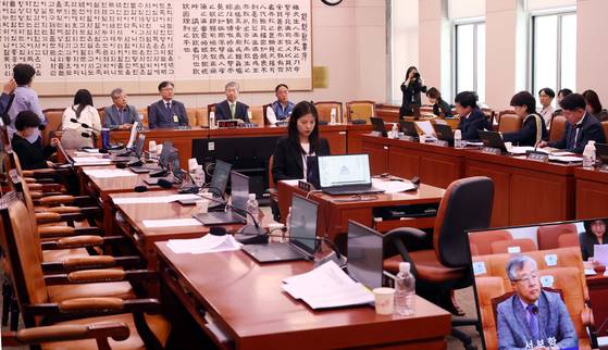 지난 14일 오전 서울 여의도 국회 법제사법위원회에서 조희대 대법원장 등 사법부의 대선개입 의혹 진상규명 청문회가 국민의힘 의원들이 불참한 가운데 열리고 있다. 뉴시스