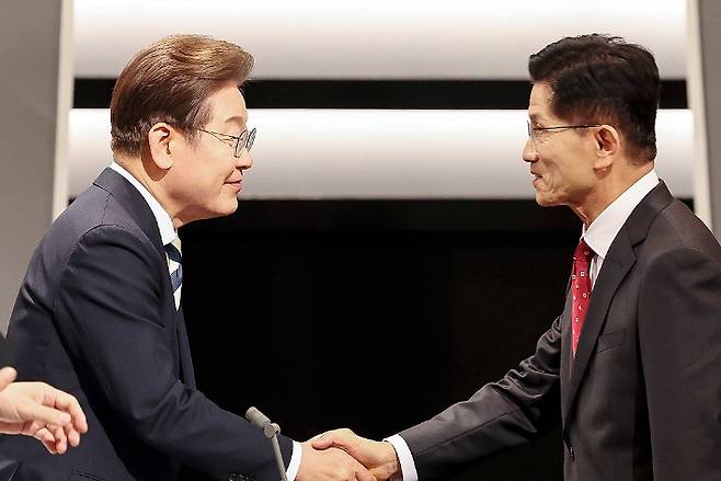 더불어민주당 이재명 대선후보(왼쪽)와 국민의힘 김문수 대선후보. 연합뉴스