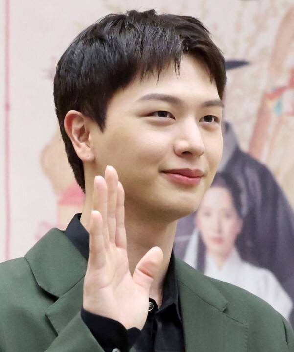 육성재가 자신의 외모와 가창력에 대해 이야기하며 가족 유전자를 언급했다. 세계일보 자료사진