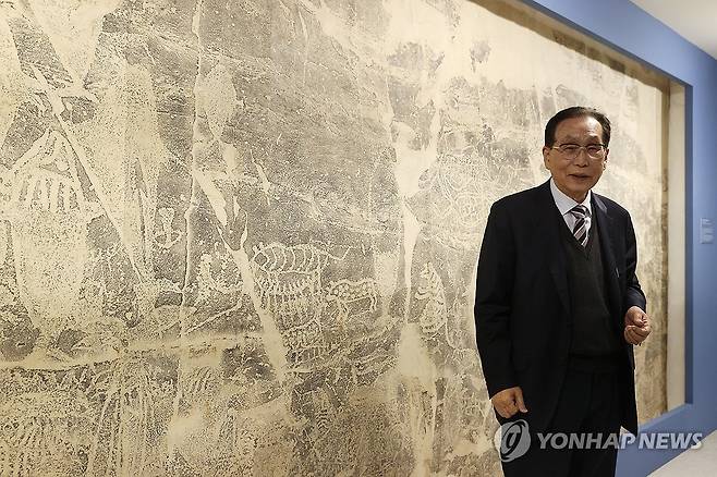 전시 소개하는 문명대 명예교수 (서울=연합뉴스) 강민지 기자 = 문명대 동국대 명예교수가 25일 서울 중구 동국대 박물관에서 열린 특별전 '보묵천향(寶墨天香)―보배로운 먹, 하늘의 향기' 개막식에서 전시를 설명하고 있다. 2025.3.25 mjkang@yna.co.kr