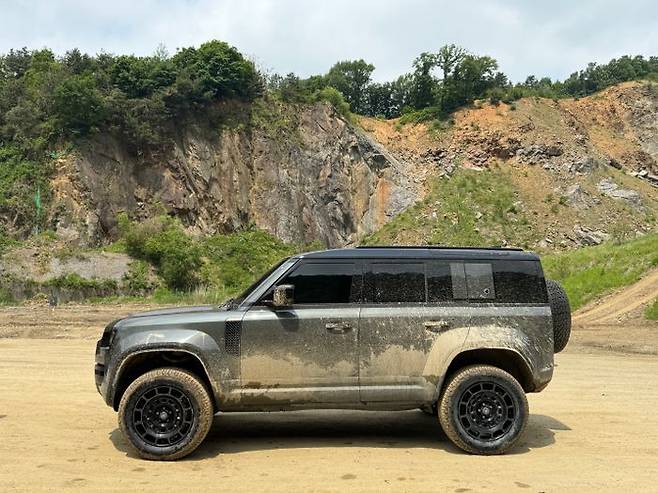 디펜더 옥타 측면 ⓒ데일리안 편은지 기자