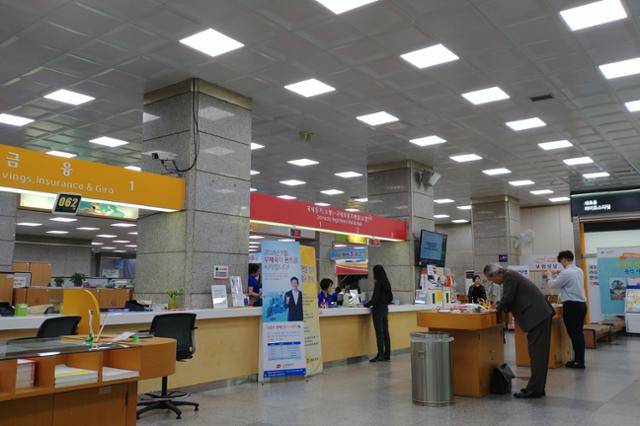 서울의 한 총괄우체국. 한국일보 자료사진