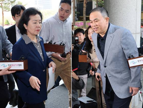 윤석열 전 대통령 부부 공천 개입 의혹의 핵심 인물인 명태균 씨와 참고인 신분으로 소환된 김영선 전 의원이 지난달 29일 오전 검찰 조사를 받기 위해 서울 서초구 서울고검 청사로 출석하고 있다. 뉴스1