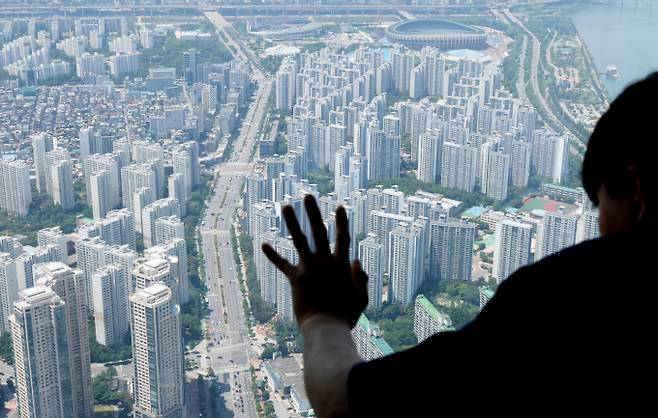 정부가 서울 강남3구 주택가격이 상승 조짐을 보이자 토지거래허가제 확대 가능성을 언급했지만 전문가들은 실효성에 의문을 제기했다. /사진=뉴스1