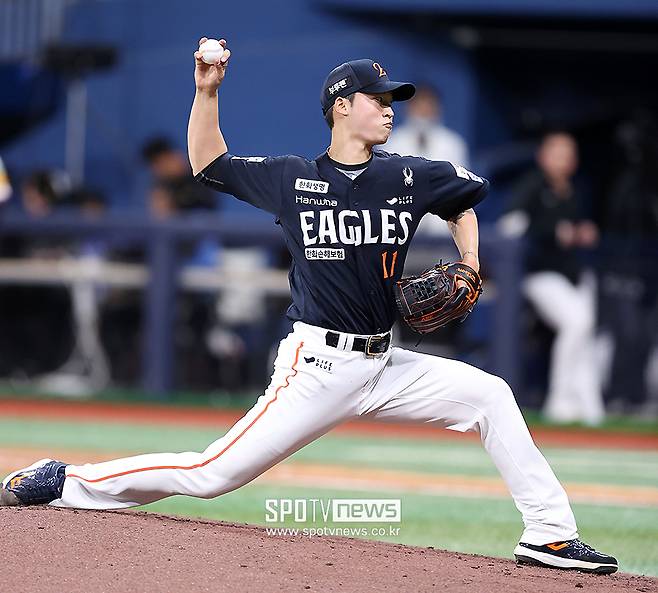 ▲ 엄상백은 휴식차 1군 엔트리에서 말소된 문동주의 로테이션 순번에 들어갈 가능성이 있다 ⓒ곽혜미 기자