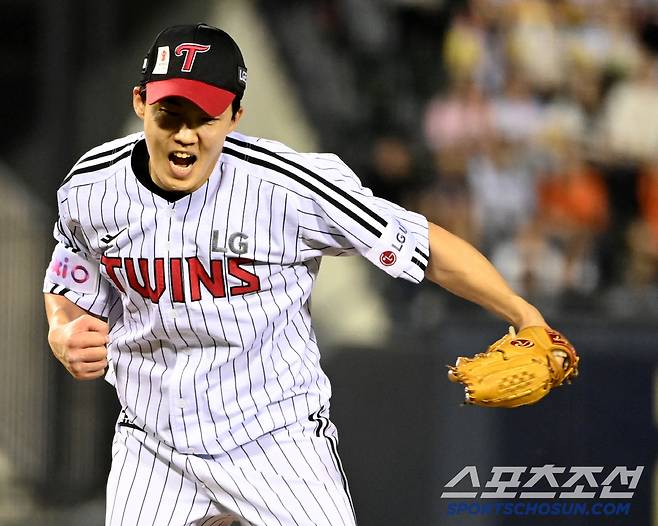 임찬규의 뜨거운 포효! 6회초 2사 1루 채은성을 삼진 처리하며 이닝을 마친 뒤 환호.